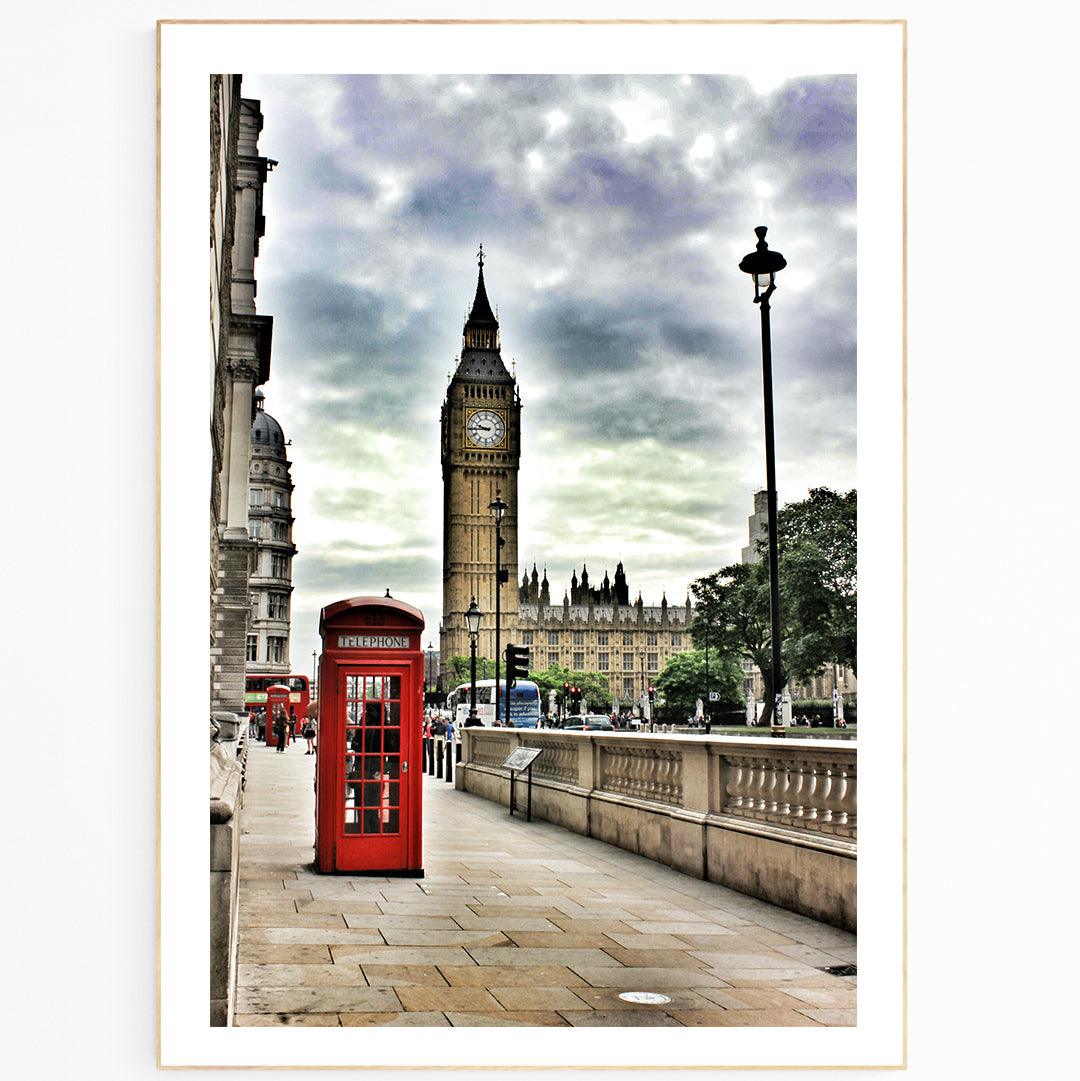 This Big Ben Clock Tower London Poster features vibrant high-definition prints of the iconic cityscape, perfect for any home or office. With fresh images of London's most recognisable landmarks, experience the beauty of the city through its large photographic prints. Let this poster take you on a virtual journey to the city of London.