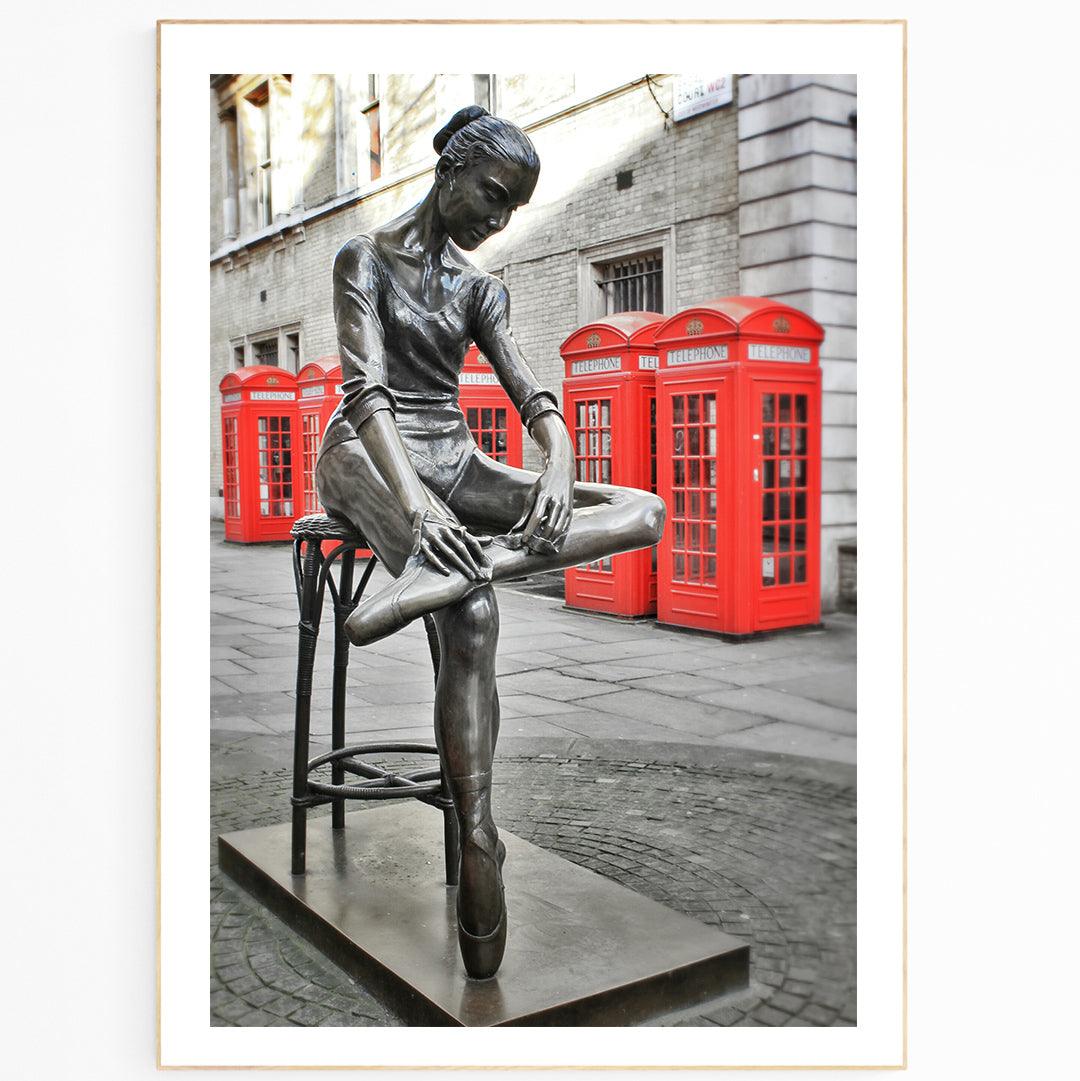This statue of a young dancer in Covent Garden, London is a perfect addition to any home. The piece features a large photographic print of the cityscape, including Big Ben, Tower Bridge, and other iconic landmarks. Home decorators can get lost in the city's fresh imagery and art, which captures the essence of London. Our photography prints come with fine art quality and a pleasure to behold. Buy London pictures now for a unique addition to your home. 98types