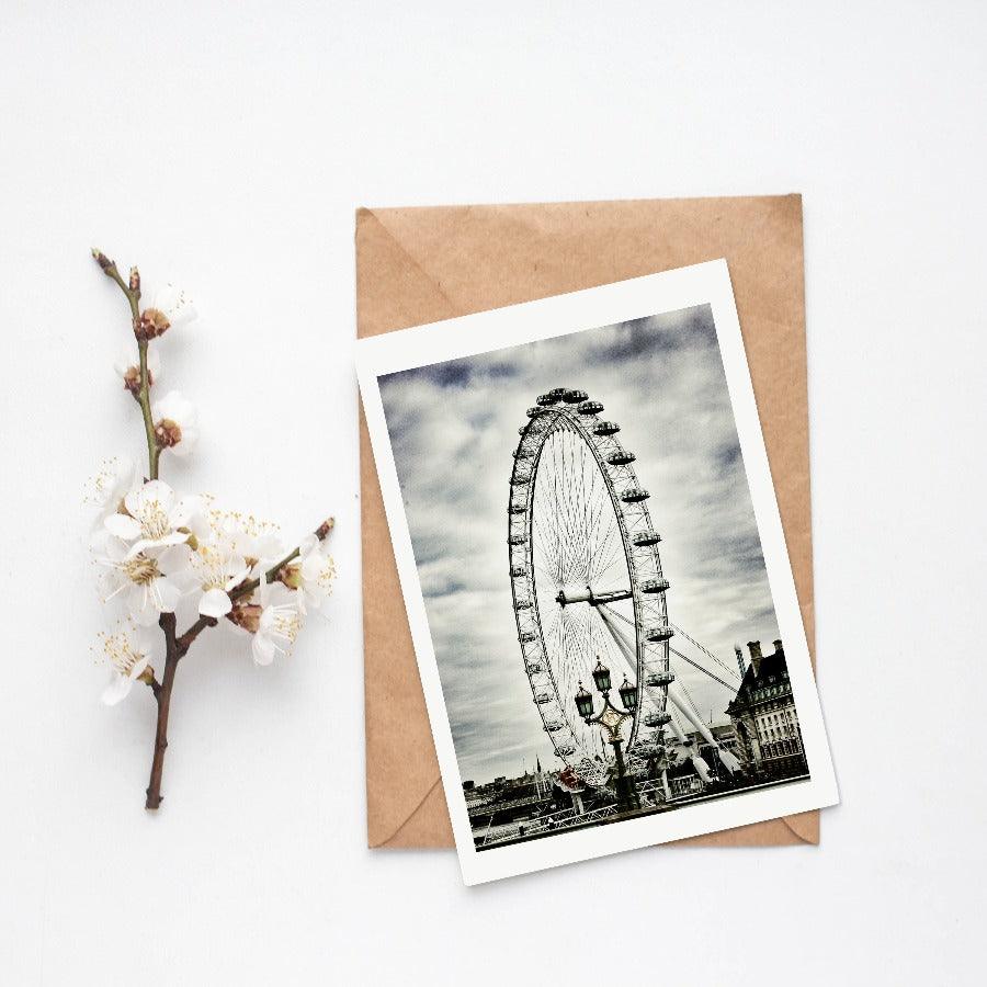 Capture your fondest memories of the UK with London Eye Millennium Wheel Photography! Our photographs feature the iconic London attractions, as well as the lesser-known gems. With us, you can buy prints to hang in your home, or original photographs to gift to a friend! Come take a peek at some of the top 10 tourist attractions in London - it'll be a real eye-opener!