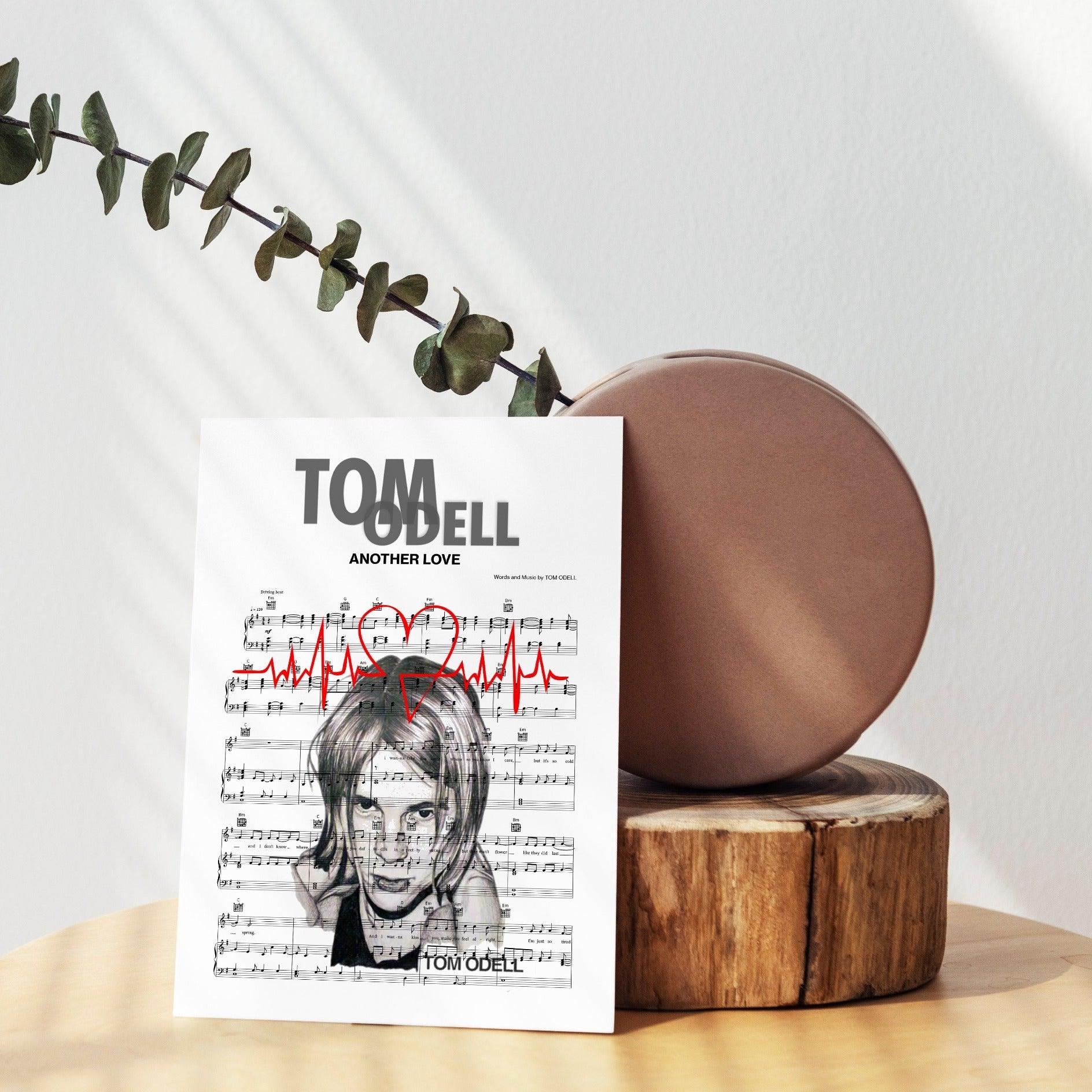 Looking for something special to add a touch of glamor to your walls? We’ve got just what you need with this stunning Tom Odell – ANOTHER LOVE Poster. Featuring the talented British singer-songwriter, this poster is the perfect way to add some music-inspired art to your walls. Perfect for fans of Tom Odell, this poster is sure to make a statement in any room.