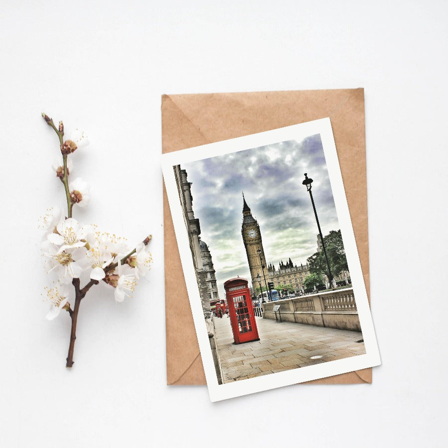 This Big Ben Clock Tower London Poster features exquisite large London prints of iconic landmarks such as Big Ben, Tower Bridge and other legendary scenes. Enjoy beautiful photographic prints and capture fresh images of the city for a unique travel experience. - 98types