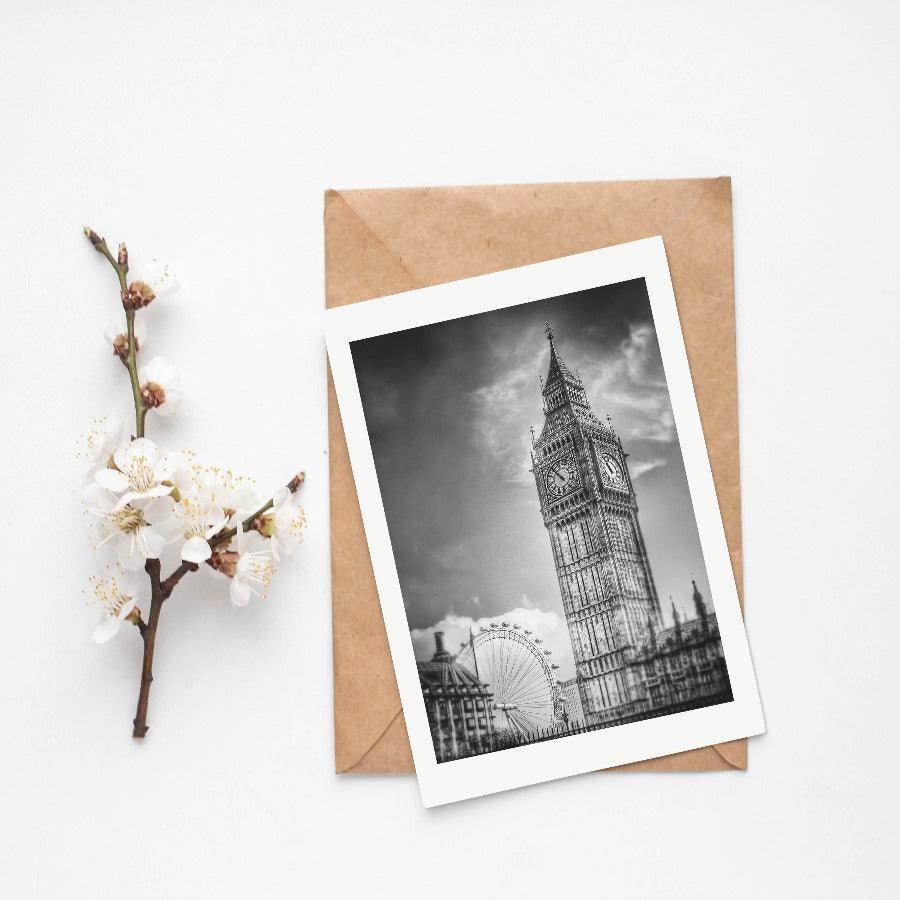 This unique London Eye & Big Ben Print features vibrant original photography, perfect for any room. This picture is printed on high-quality canvas and is sure to last for decades. Each print is authenticated for authenticity and is available in a range of sizes. Buy now and add a touch of history to your décor.